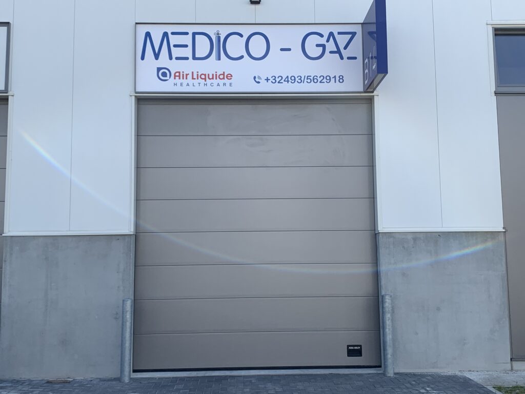 Signalétique et lettrage du panneau Medico-Gaz réalisés par ADLCOM