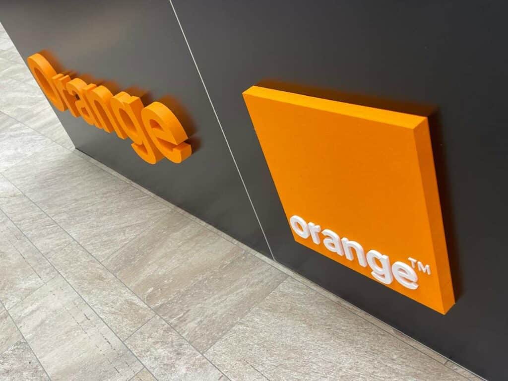 Signalétique murale en relief Orange